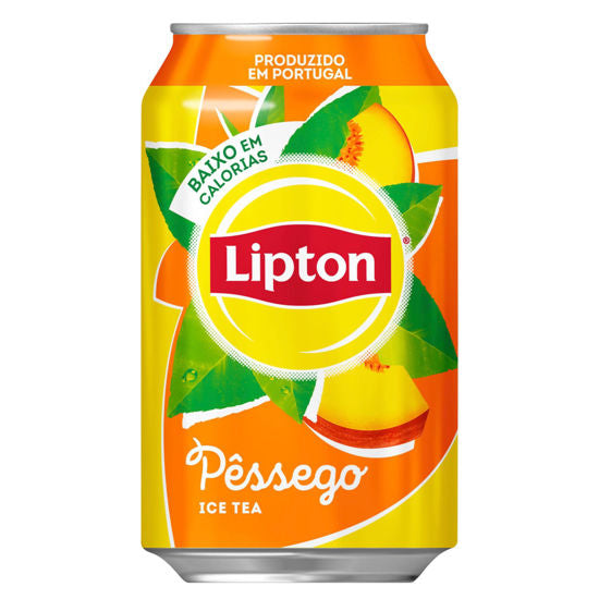 Lata 33cl Lipton Ice Tea Pêssego, design laranja com frutas e logo Lipton, fornecedor de refrigerantes Portugal,.